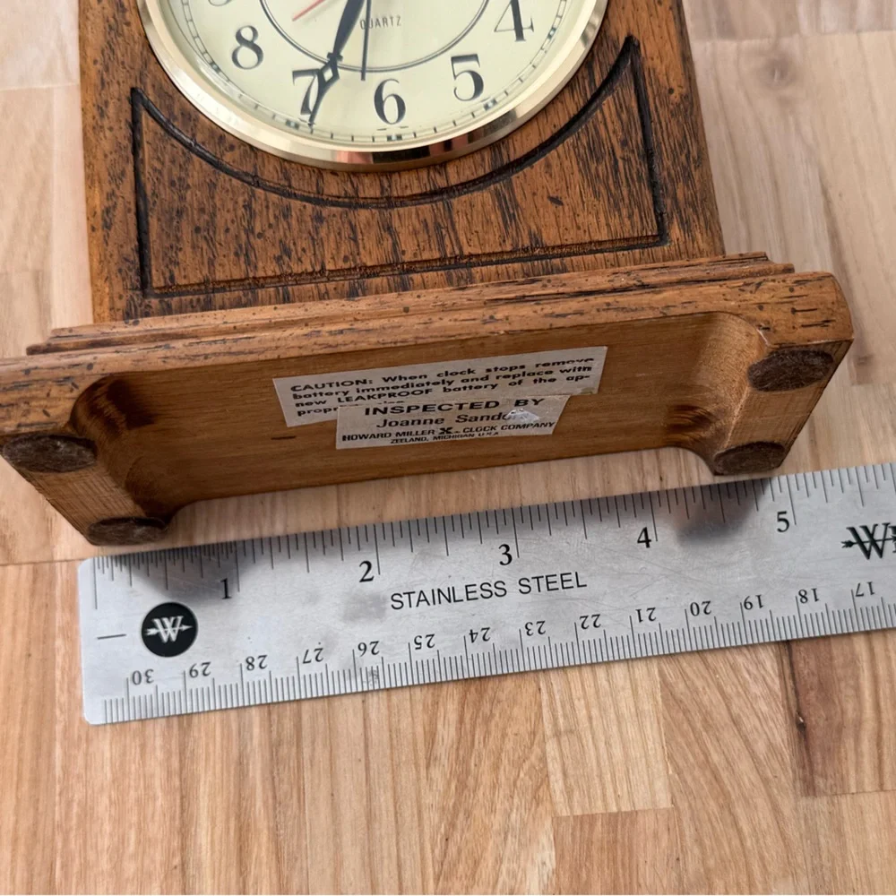 Howard Miller Rare Vintage Oak Wood Mantle Quartz Clock